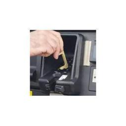 Llavero abridor de puertas y accionador antimicrobiano de latón