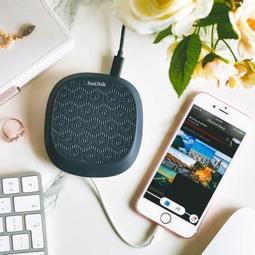 Base de carga y copia de seguridad SanDisk iXpand Base 128GB para iPhone / iPad, conector UK con adaptador